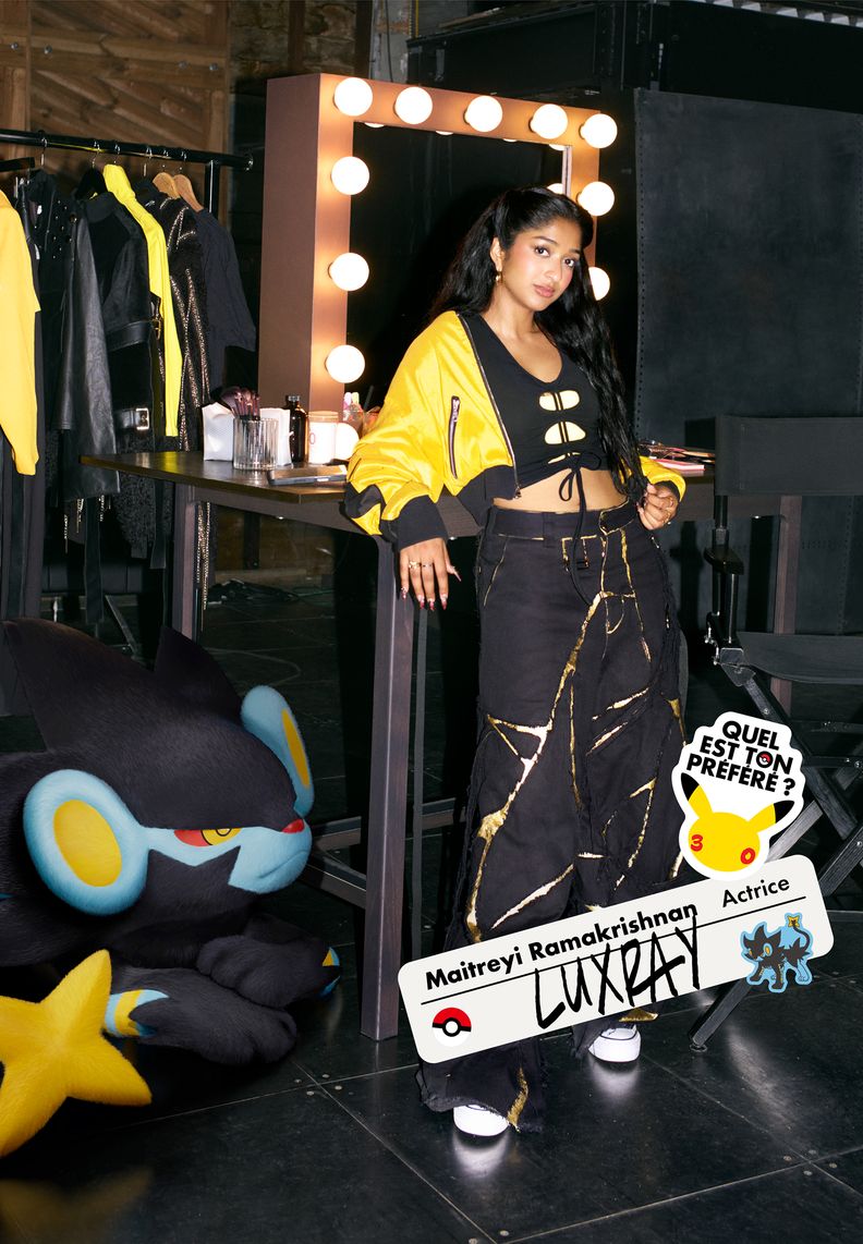 L’actrice Maitreyi Ramakrishnan pose dans un dressing avec Luxray.
